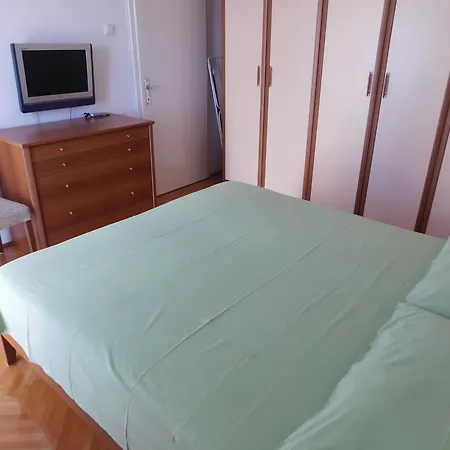 Apartman D *