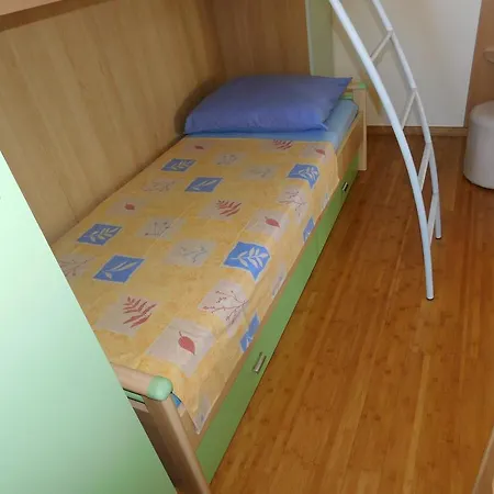 Apartman D *